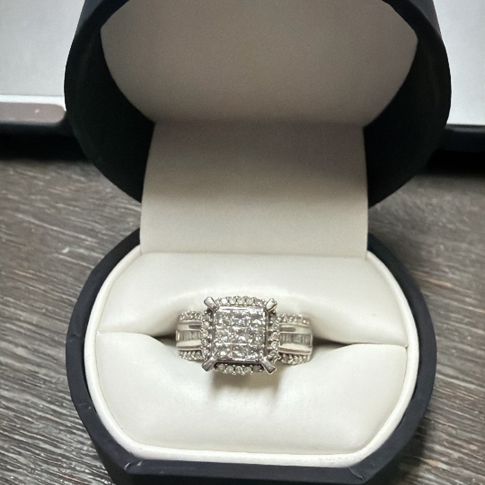 Elegant Silver Women's Ring